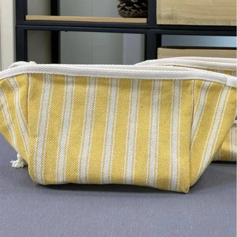 Mar High Quality Unique Design Fashion Strip Toiletry Pouch Zipper Make Up Brush Bag Travel Organizer Wholesale Cosmetic Bags