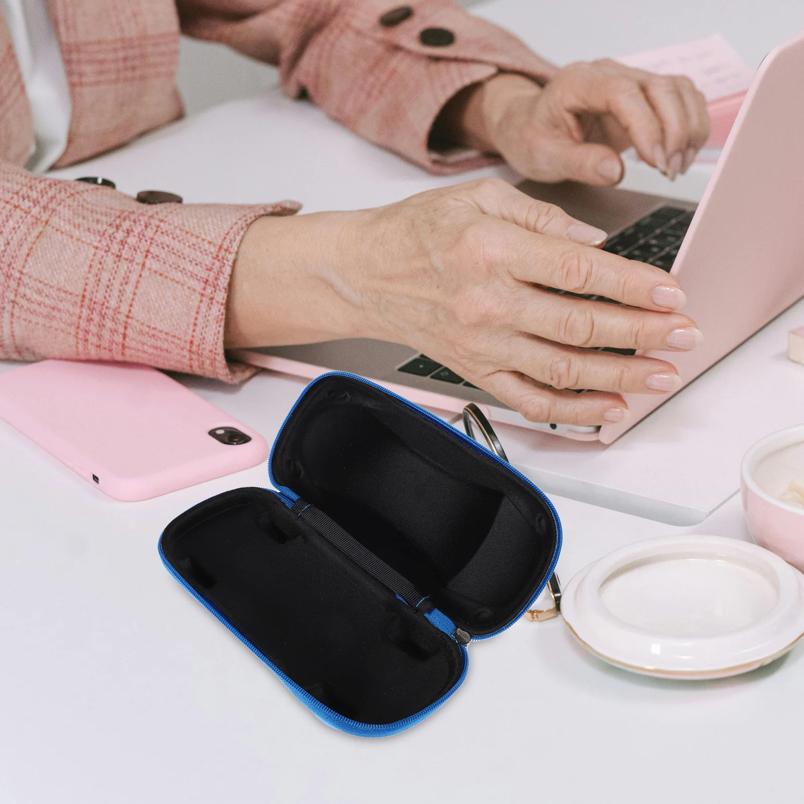 

Kids Cute Car Shaped Glasses Case Hard Shell Protective Eyewear Holder Lightweight Sunglasses Storage Box for Boys Girls