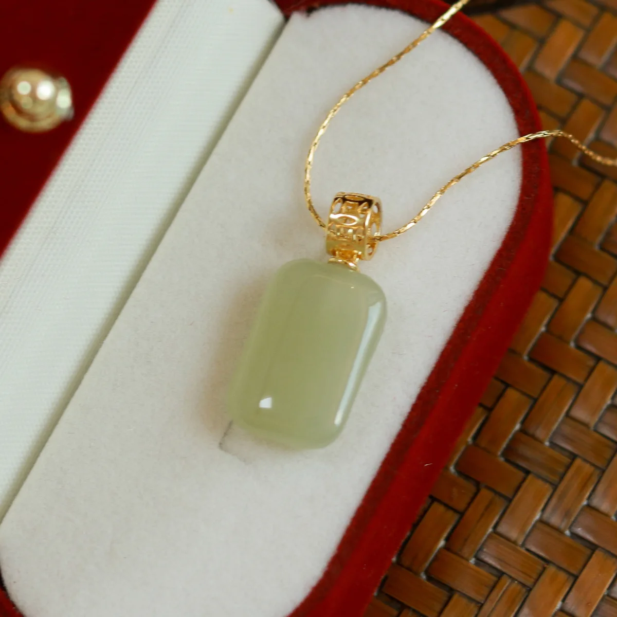 Ventfille Hetian Jade Pendant Necklace for Women Girl Gift Light Luxury Niche 2022 New 14k Gold Plated Clavicle Chain Jewelry