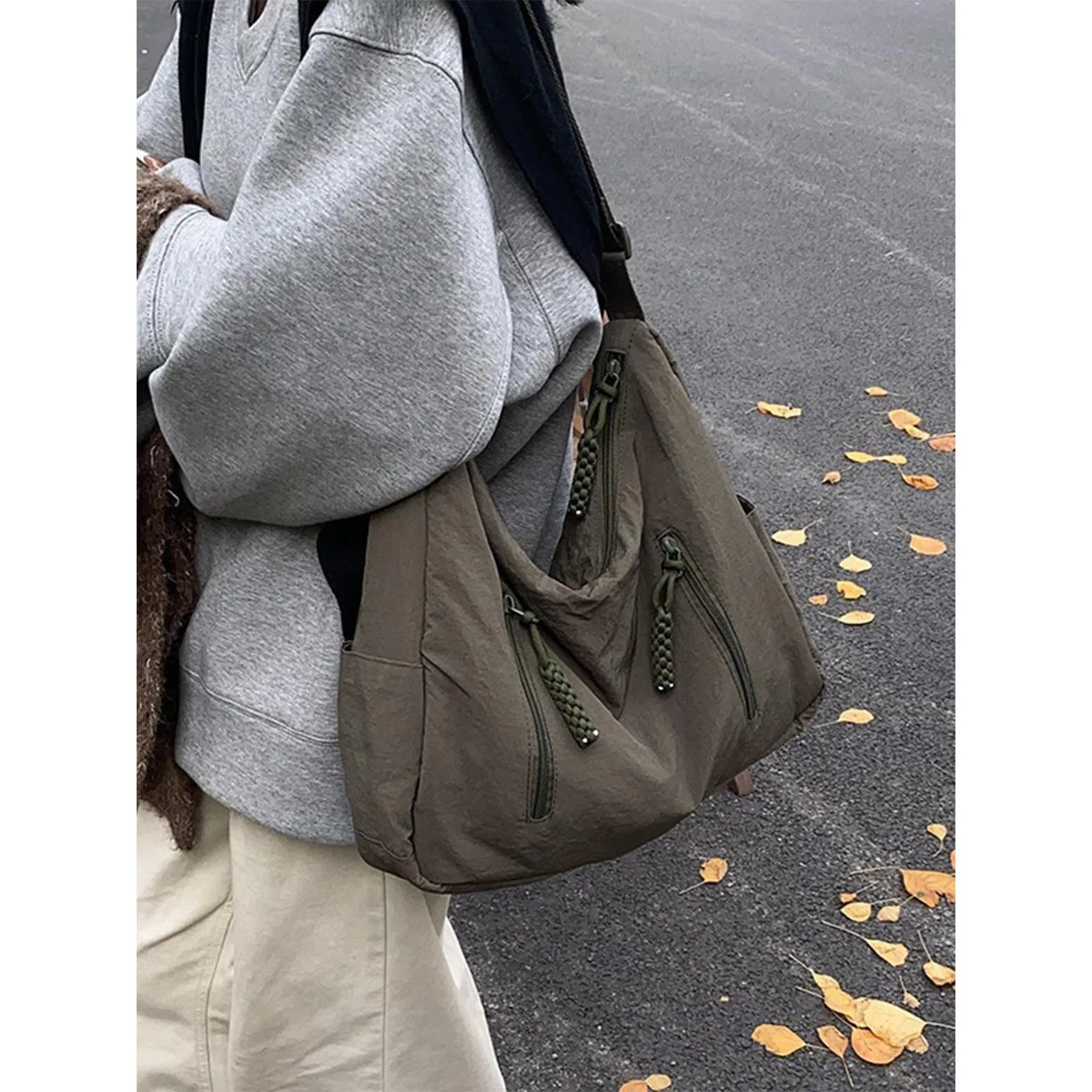 

New nylon crossbody bag for female students in class, large capacity commuting waterproof cloth bag, simple and versatile, singl