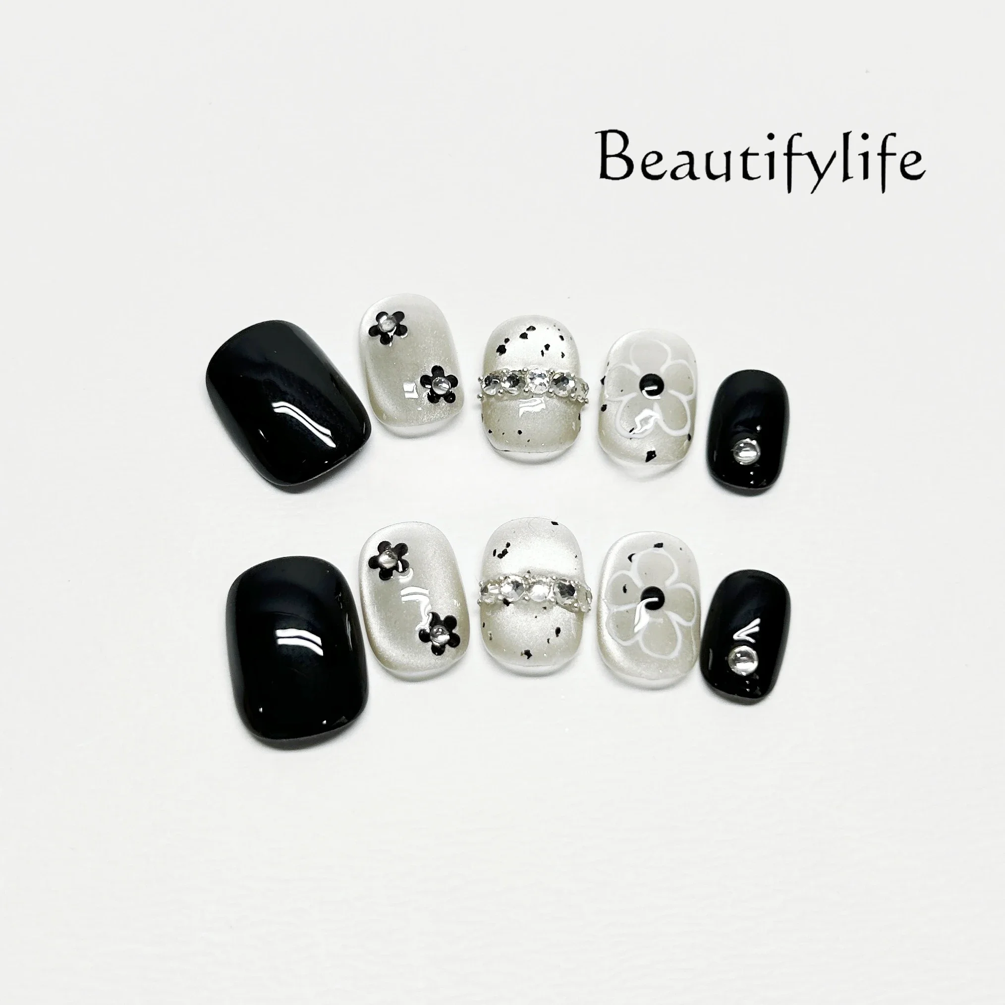 

Pure handmade armor black and white flower hand-painted short nail patch