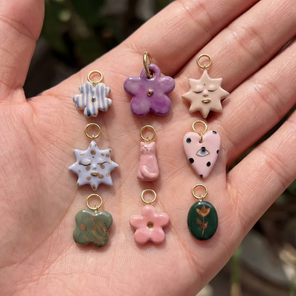 Neue minimalistische und trendige Blumen-, Kleeblatt-, Sonnen- und Katzen-DIY-Anhänger-Charms für die Schmuckherstellung – Detail 1