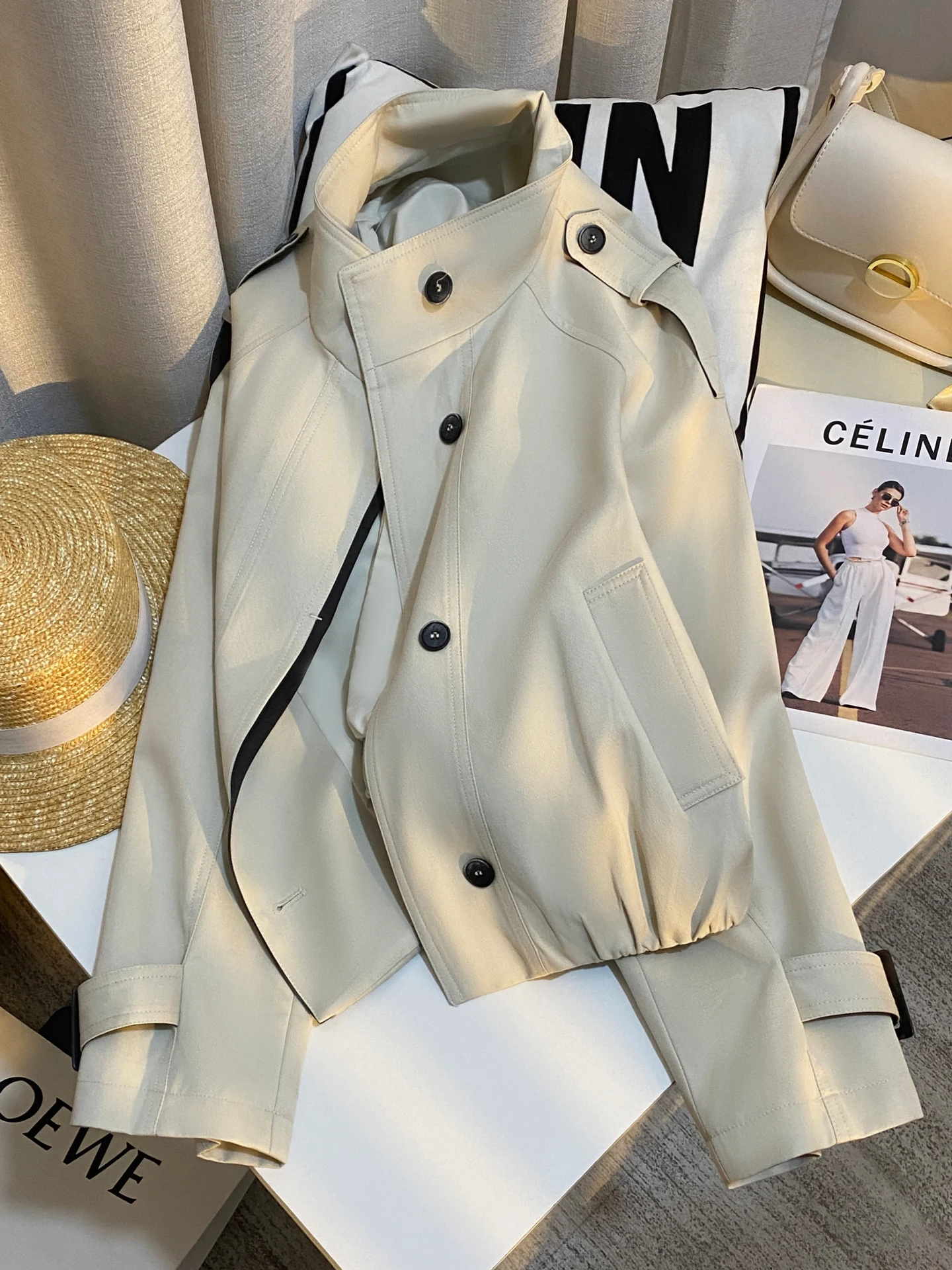 

Повседневная короткая куртка-ветровка для женщин, модная, приталенная, бежевого цвета, весенняя новинка, элегантный дизайн