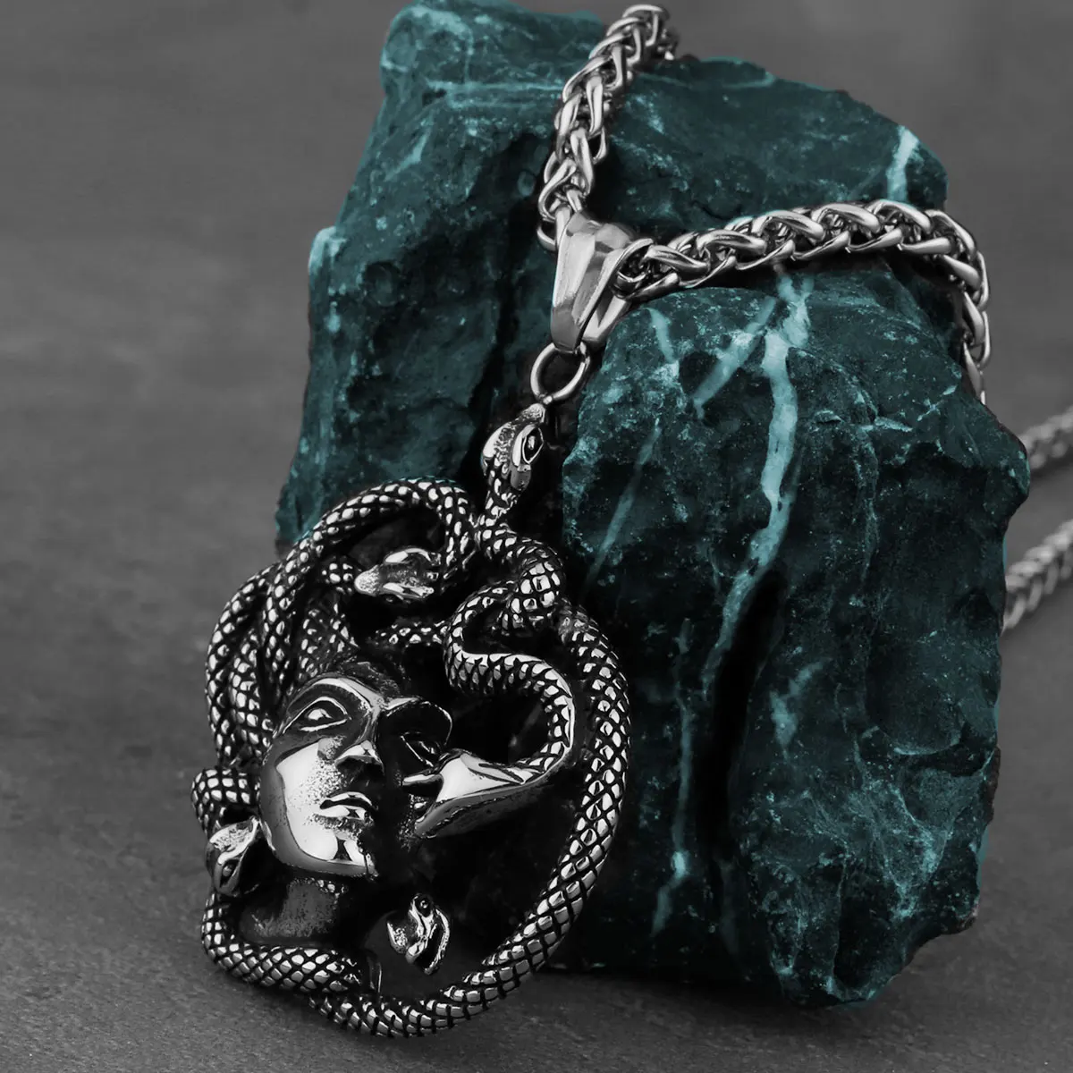 Gothic Medusa Snake Female Pendant Necklace Stainless Steel Men and Women Hip Hop Rock Locomotive Party Necklace Jewelry