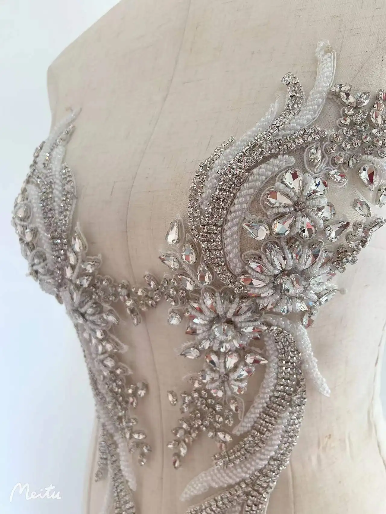 Promotional 1 Pair Luxury Rhinestone Applique with Silver Crystal Beads Floral for Bodice Patch Sewing,Wedding Motif