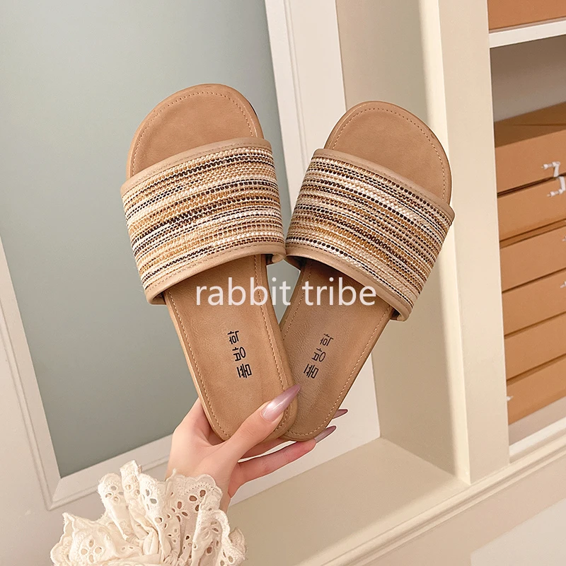 

2026 New Fine Striped Cloth Face One Word Slippers Flat Bottom Fish Mouth Women's Sandals Luxury Home Slippers