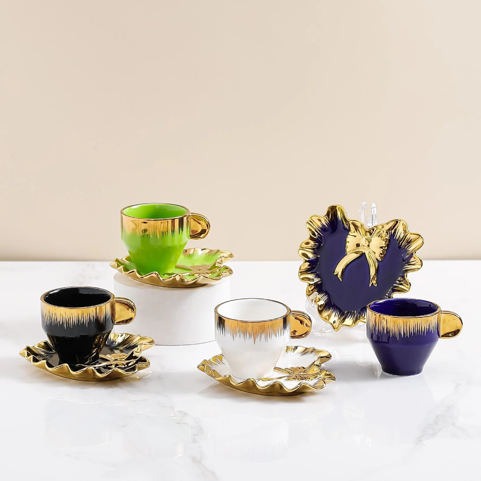 ハート型の艶をかけられたカラーエスプレッソコーヒーマグ,ゴールドエッジのセラミック,アラビアンコーヒーマグセット,バレンタインデー,高品質,90ml