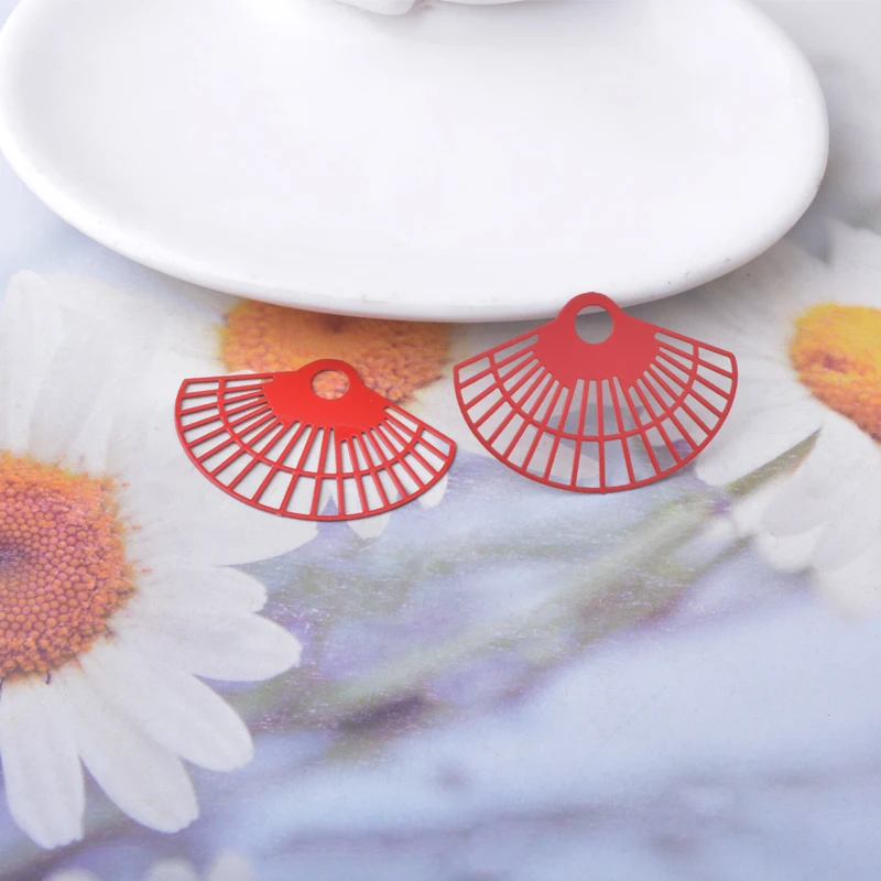 30 Stück AC15179 Messing-Schmuckanhänger, hellgoldene Blumen, bemalte Blumen, Anhänger, DIY-Accessoires für Damenohrringe – Detail 11