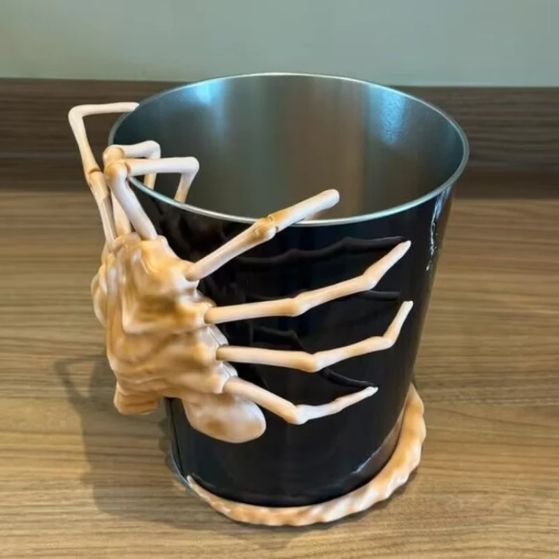 Alien:Romulus Facehugger Popcorn Bucket Anime Figure Xenomorph Facehugger Halloween Decorations Mobile Phone Holder Kid Gift