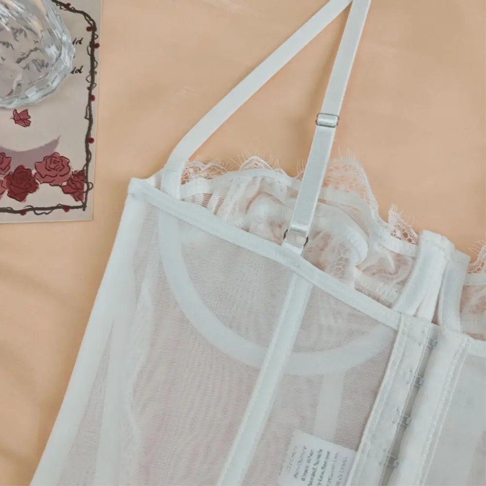 قميص قصير من الدانتيل المجوف على طراز فتاة حارة بقصة ضيقة بدون أكمام وقمصان قصيرة ملابس الشارع الشهير سترة بحمالات للسيدات