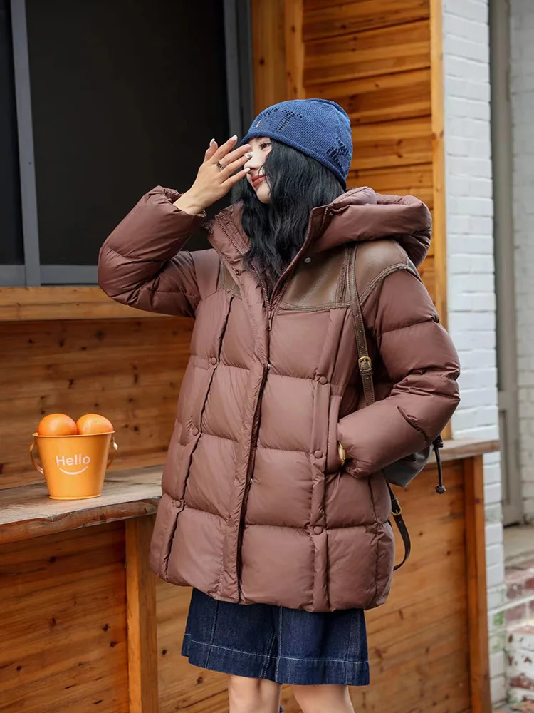 Weiße Gänsedaunen-Daunenjacke aus PU-Leder mit dicker Kapuze, mittellange Daunenjacke für Damen im Winter 2025, warme, superweiche Jacke
