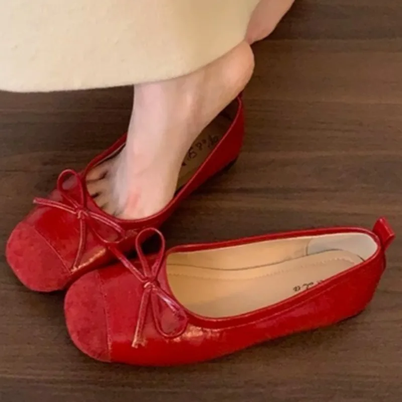 Autunno da donna nuovo stile moda punta tonda designer fondo morbido antiscivolo scarpe basse mocassini con bocca superficiale da passeggio all'aperto