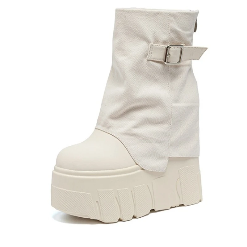 

Женские ботильоны на танкетке и платформе с ремешком с пряжкой. Элегантные стильные бежевые ботинки на высоком каблуке 14 см для повседневной носки. Вечерние мероприятия.