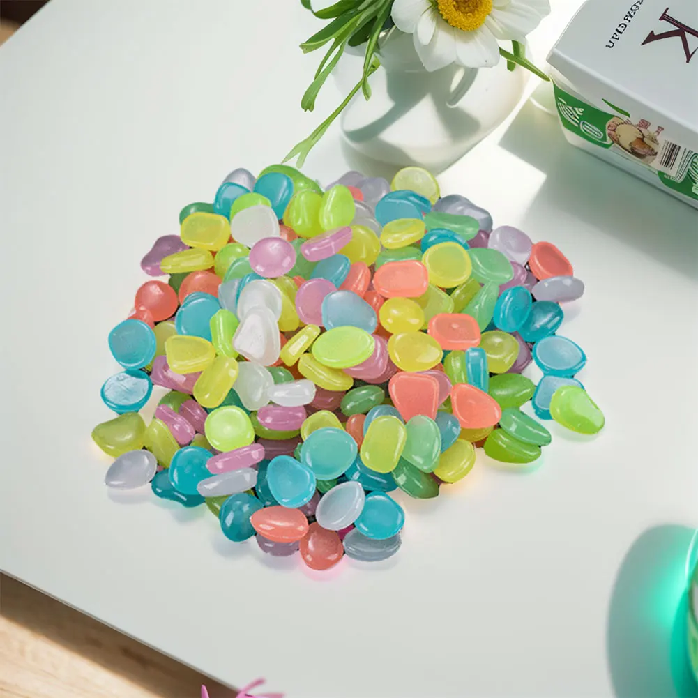 

100Pcs Luminous Stones Multifunction Glow In The Dark Pebbles Glowing Stones Rocks Pebbles Reusable for Outdoor Landscaping