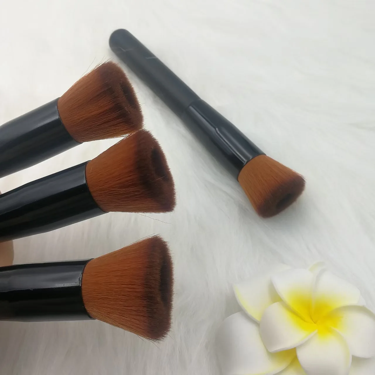 Concave Point Foundation-Pinsel, flacher Rougepinsel, Make-up-Pinsel, Concealer-Pinsel, puderfreier Pinsel mit weichen Borsten, Beauty-Tool