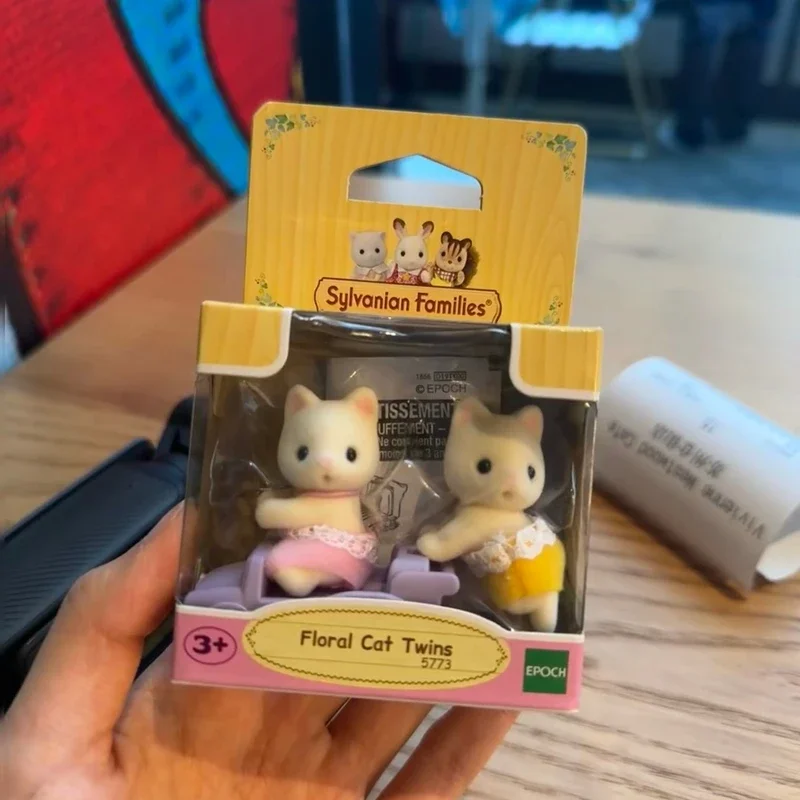 シルバニアファミリーブラインドキーホルダーアクセサリーフィギュアオリジナル子供のおもちゃガールナーススーツ子供のおもちゃキッチンロビット城