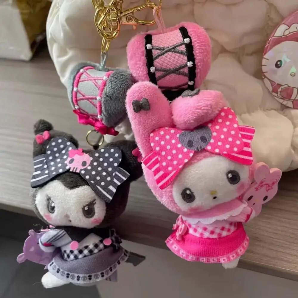 

Плюшевая кукла-брелок Sanrio Melody Kuromi (9 см) из серии «Обнимашки», мягкая, с наполнителем, для рюкзака, подвеска, подарок на фестиваль для лучшей подруги