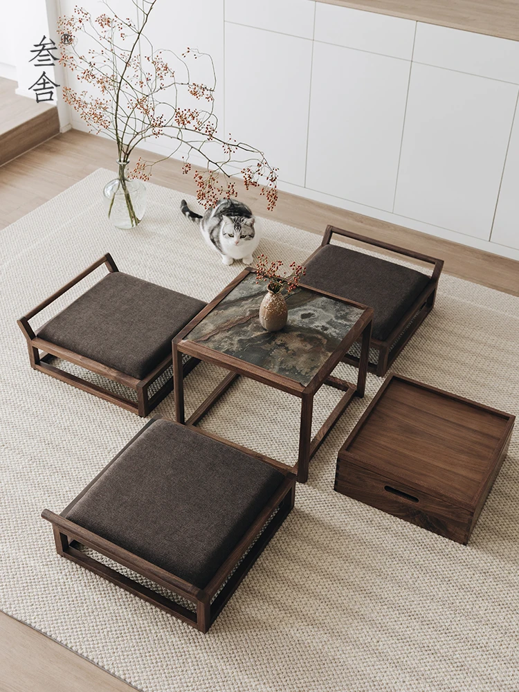 Three-house bay window, small tea table,