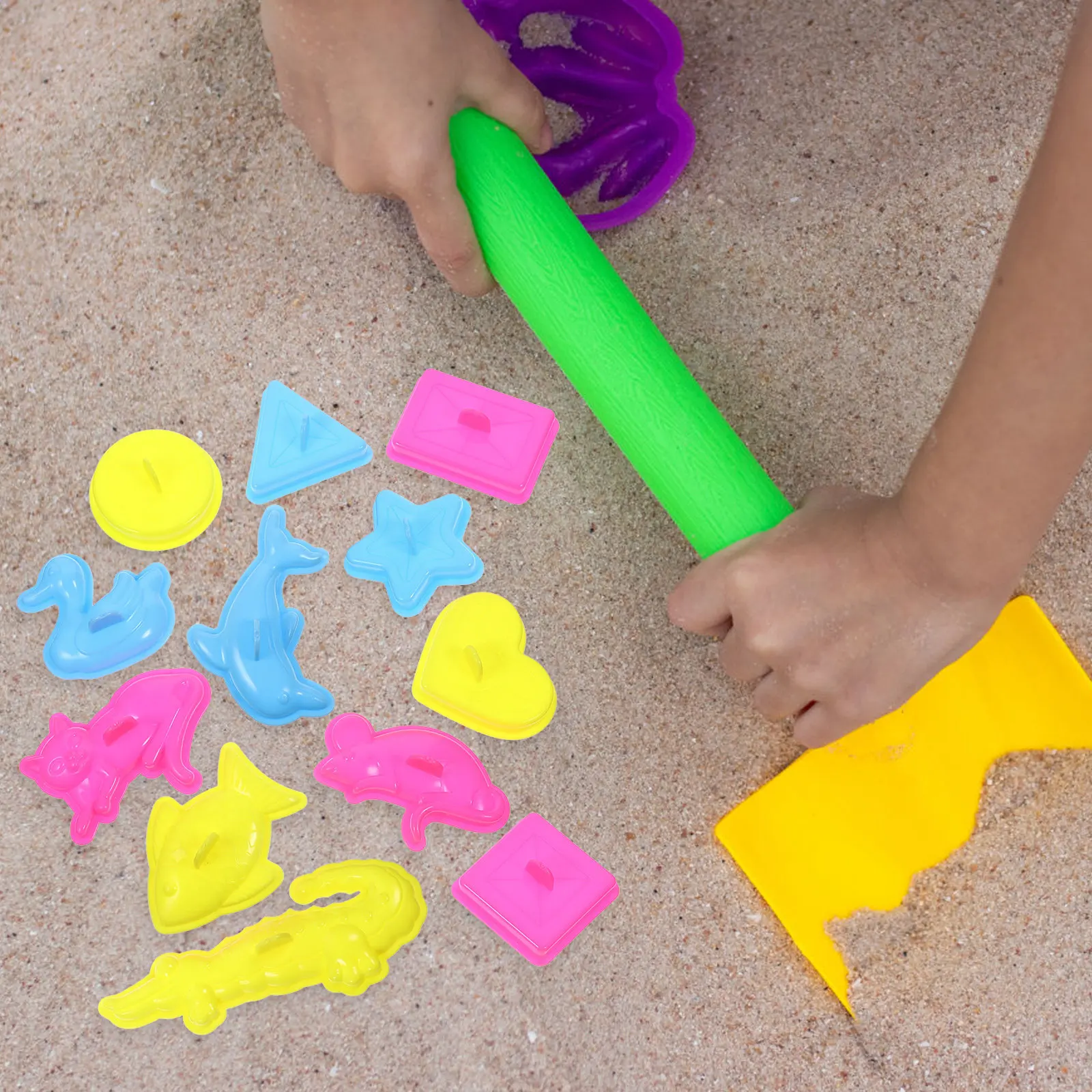 

Набор из 12 формочек для песка в виде животных: Замок и геометрические фигуры. Игровой набор для песочницы для детей: летние развлечения на пляже, на улице и дома, творческая игра.