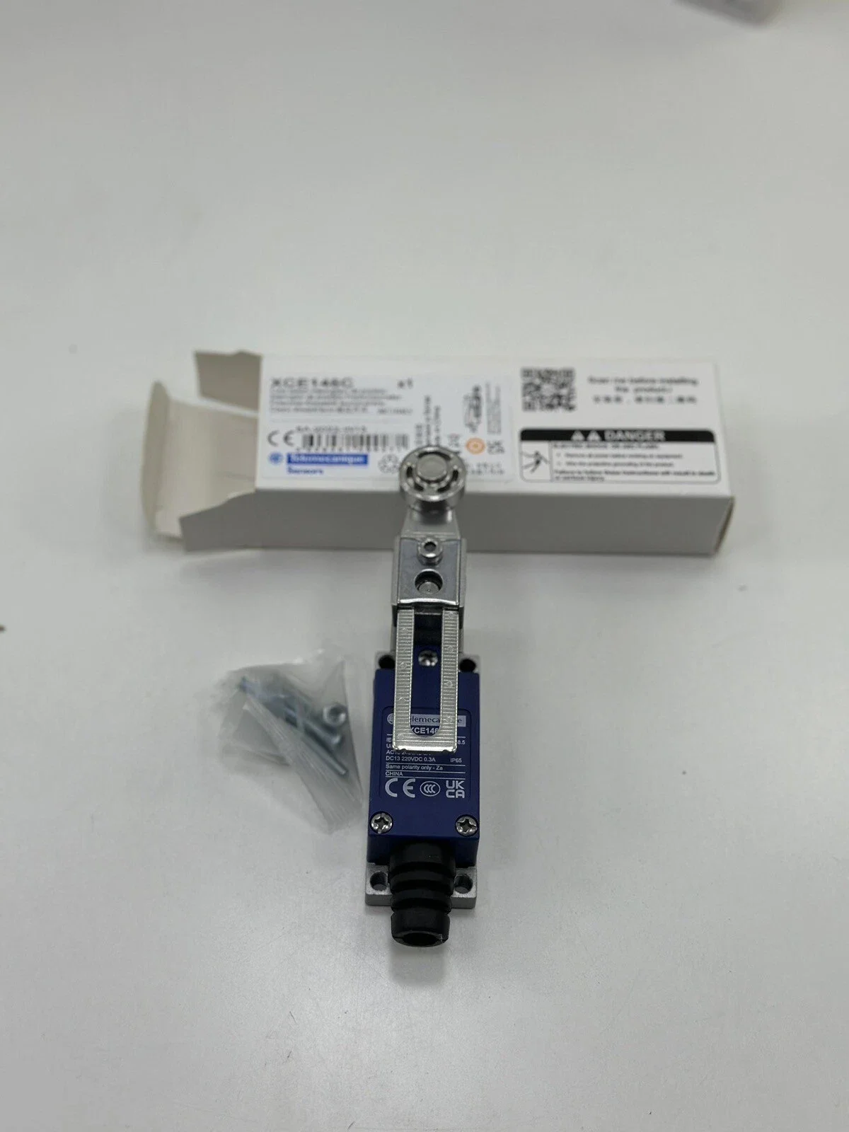 

Концевой выключатель XCE XCE-146 XCE146 XCE146C с регулируемым по длине стальным роликовым рычагом
