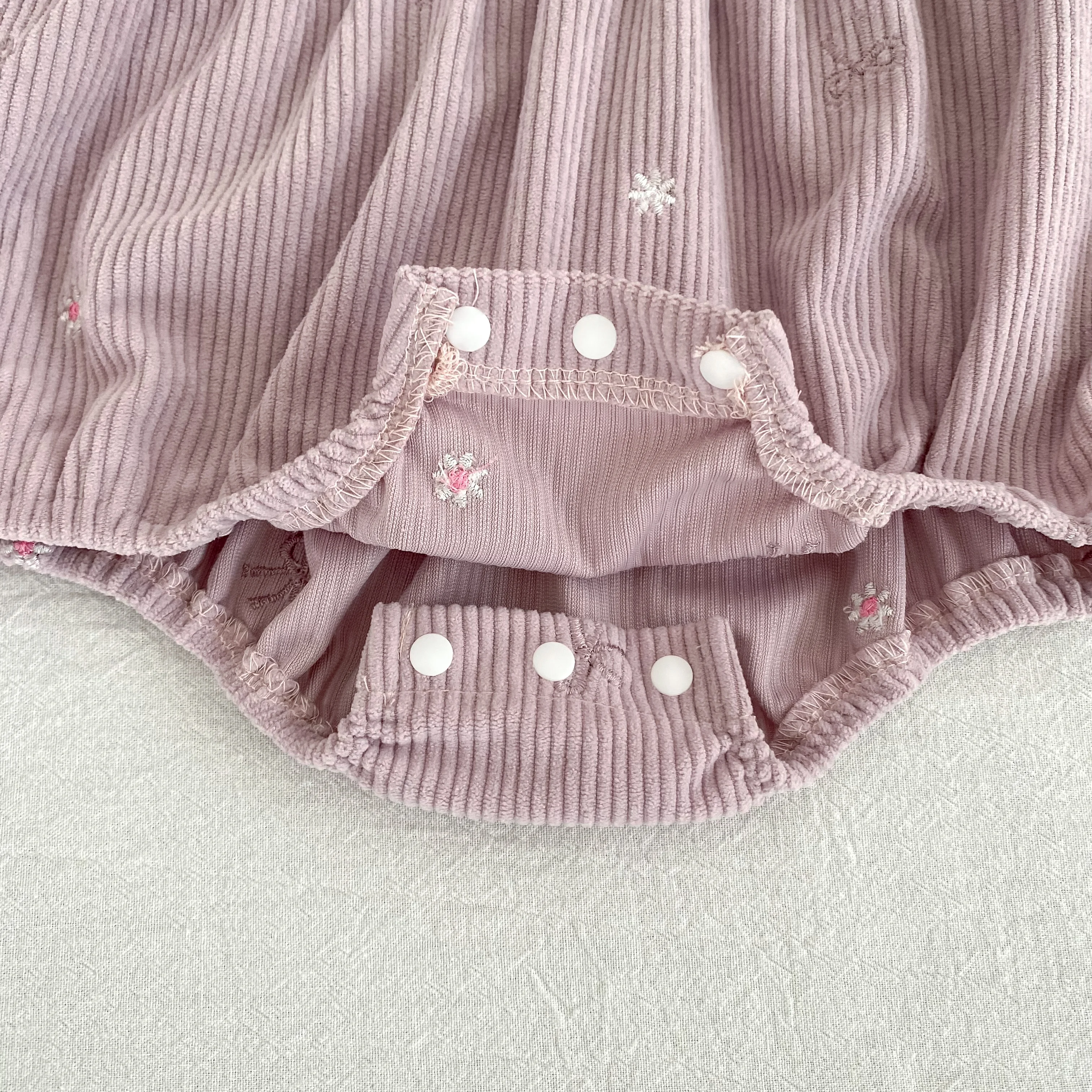 2026 Baby-Mädchen Cord-Strampler 0-24M Süßer Schleifenkragen mit Stickerei Langarm-Body für Kleinkinder Mädchen Frühling Winter Jumpsuit – Detail 13
