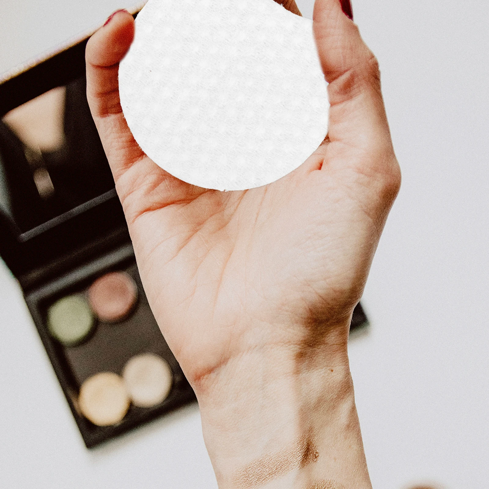 

900 Pcs Remover Pads Disposable Cotton Rounds for Make Up Removal Pads Face Cleansing Thick Non Woven Travel Size Cosmetics