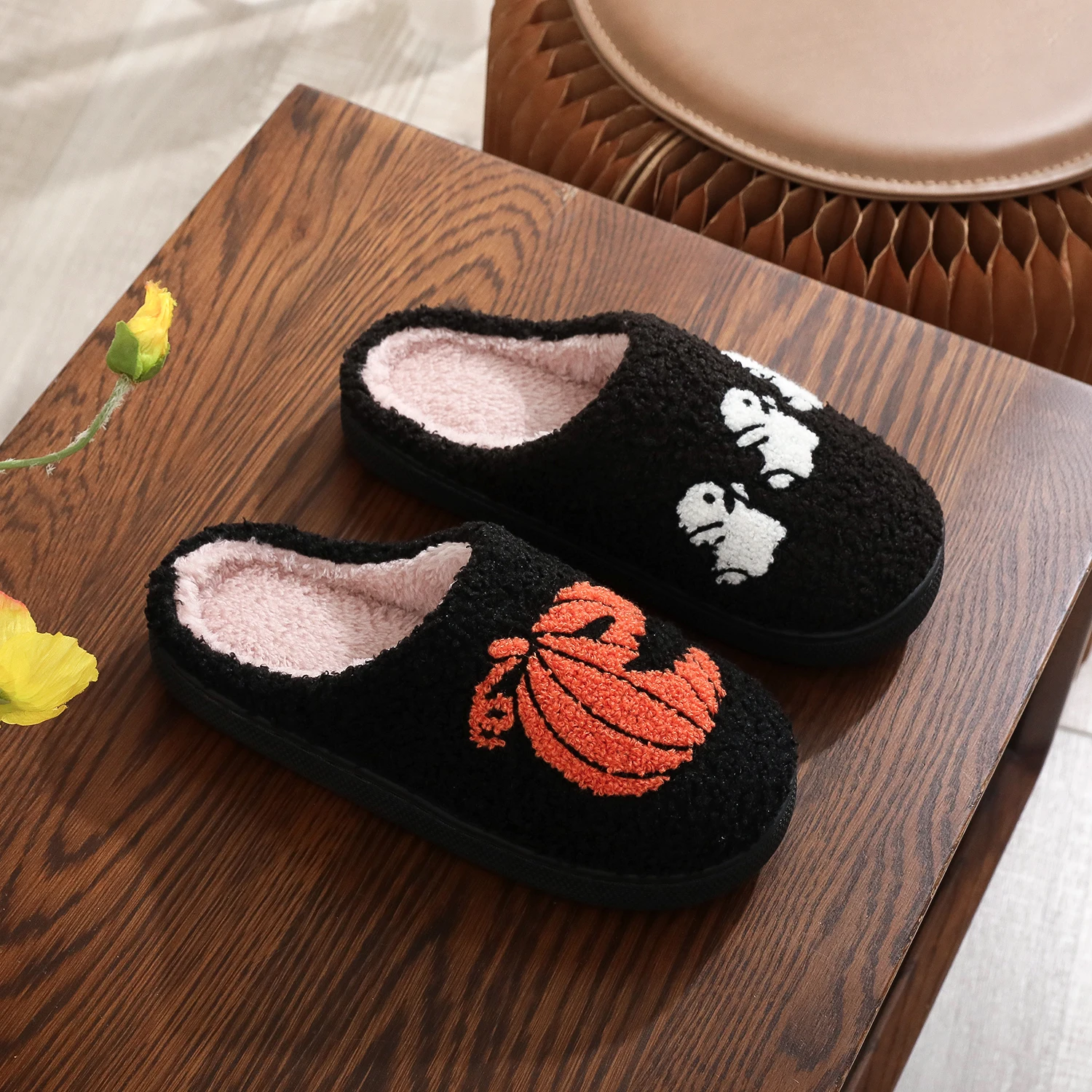 A Pair of Black Halloween Horror Atmosphere Pumpkin Ghost Pattern Embroidered Plush Home Thick-Soled Comfortable Fur Slippers Personalized Warm Non-Slip Indoor Slippers Autumn and Winter Gifts for Men and Women to Wear