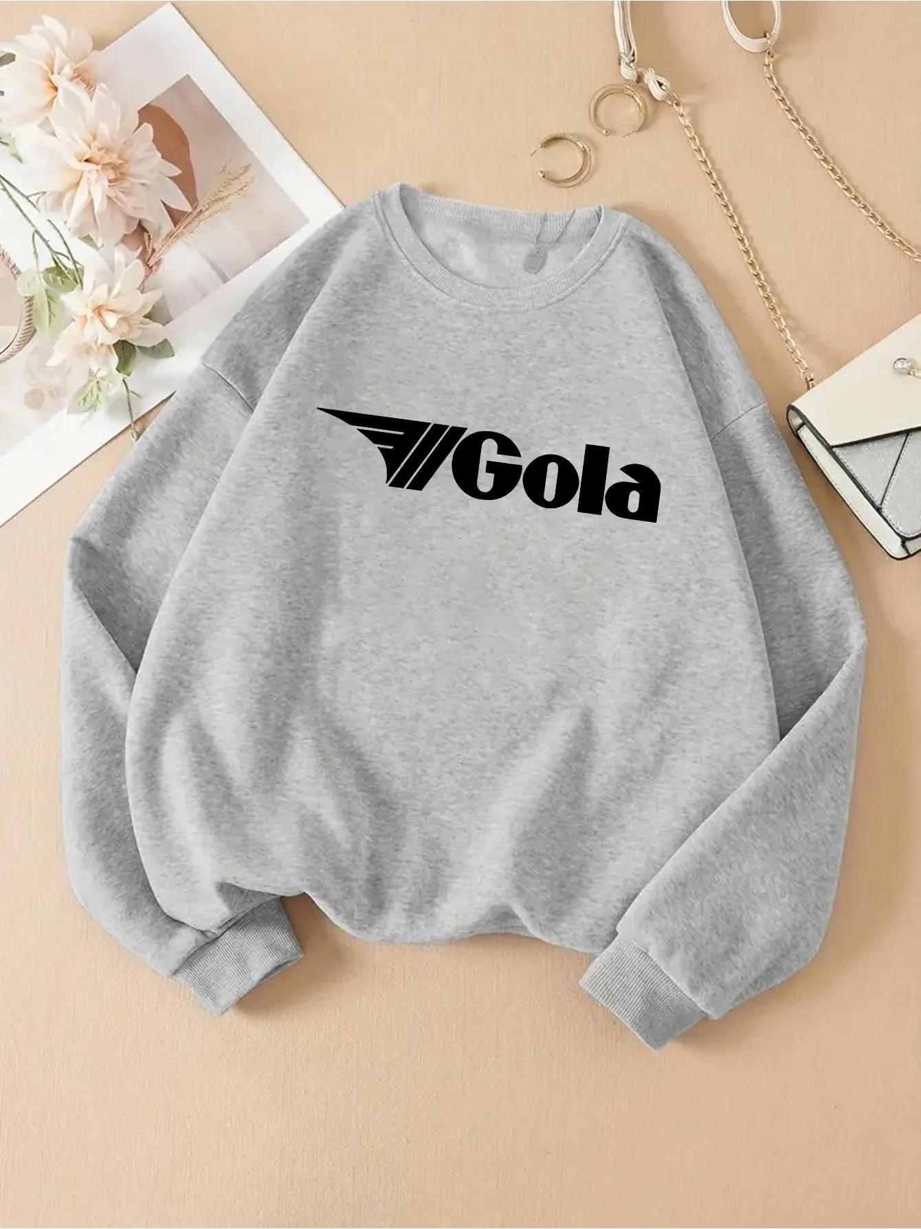 Elegante Damenbekleidung, Pullover mit „GOLA“-Muster, modische Freizeitkleidung, erneuerbares Polyester, lässige Mode, neutrales Sweatshirt