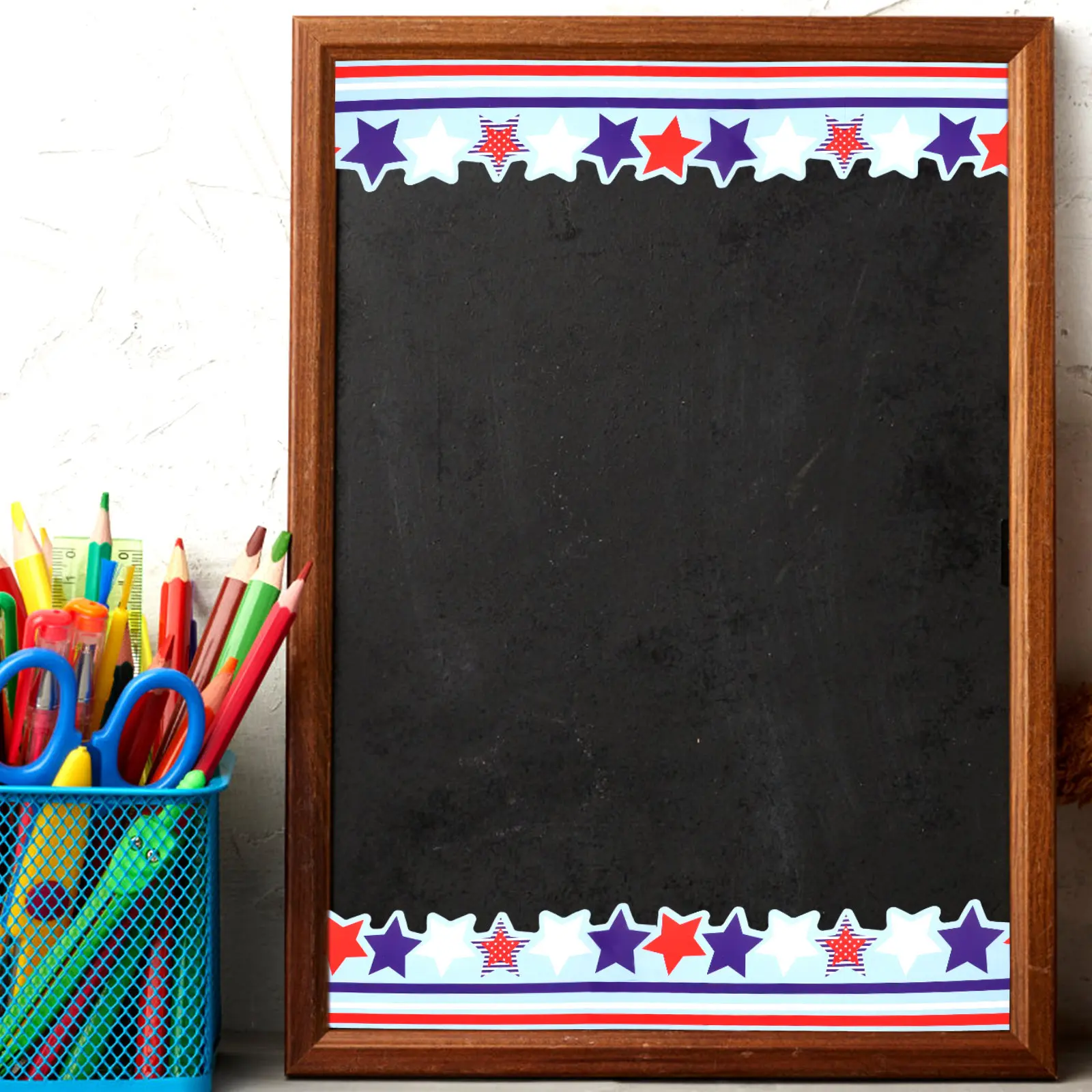 

Рулон наклеек-звездочек ко Дню независимости для досок объявлений, школьных досок, школ, офисов, домов. Легко наклеивается и снимается. Праздничный декор.