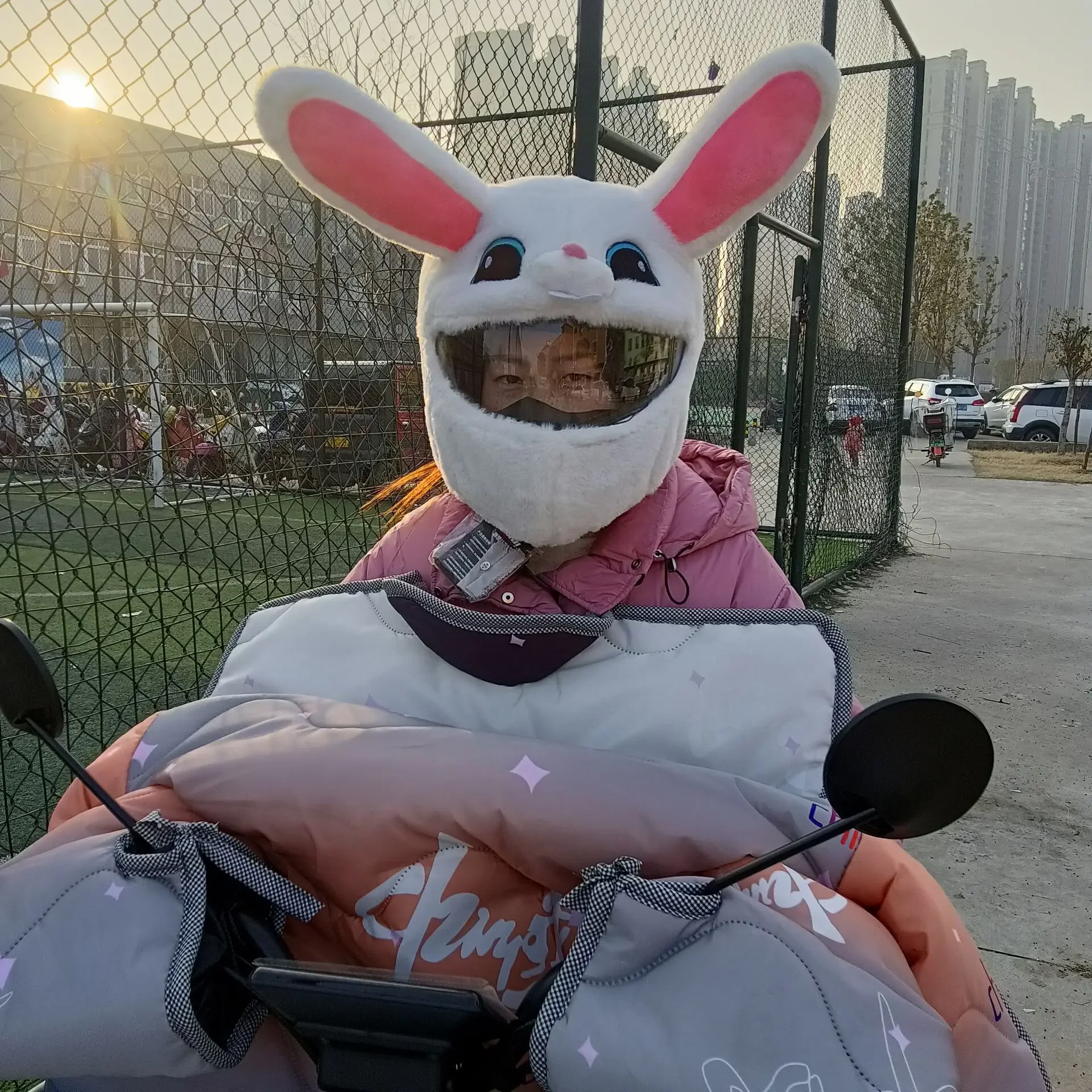 Juste de casque de moto de dessin animé de vacances, chapeau de vélo innovant, amusement en plein air, housse de lapin de Noël personnalisée