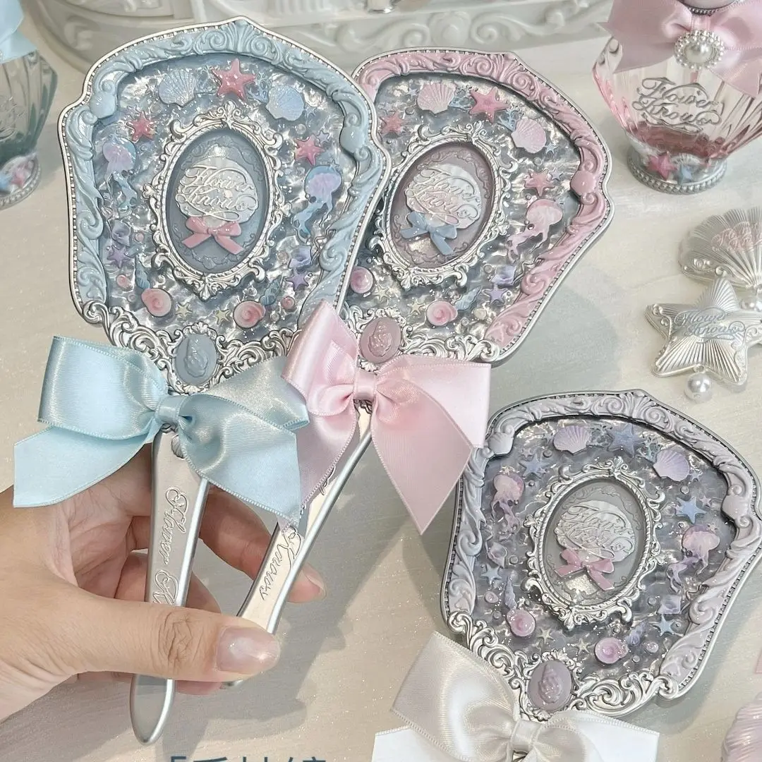 

Flower Knows Shell Pearl Handheld Mirror Princess-style Ocean Mermaid Exquisite Makeup Mirror As A Birthday Gift for A Friend