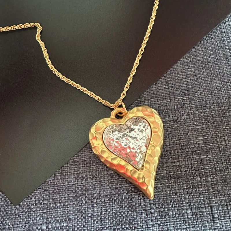 

Medieval Elegant Heart Shaped Handmade Jelly Love Peach Necklace Heavy Industry Women's Sweater Chain Jewelry Gift