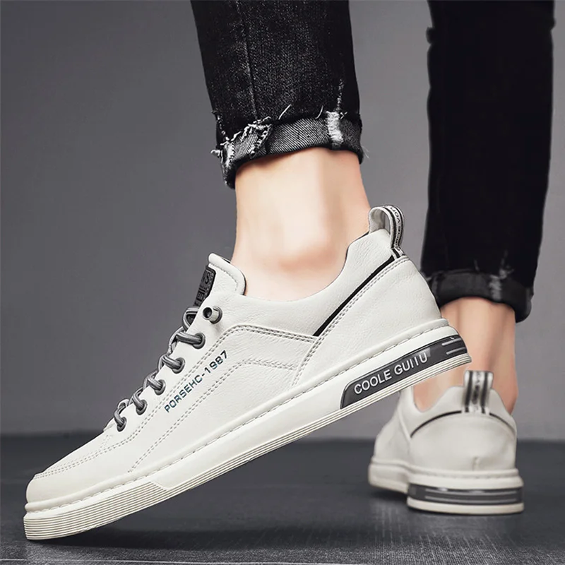 Scarpe Casual in pelle da uomo moda coreana All-Matching sport scarpe alla moda uomo piccolo bianco Zapatos Para Hombres 2024