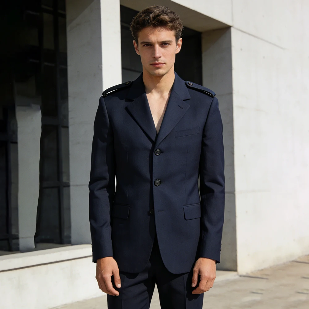 

Мужской костюм-двойка темно-синего цвета: высококачественный однобортный пиджак с отложным воротником и брюки для торжественных мероприятий и свадеб