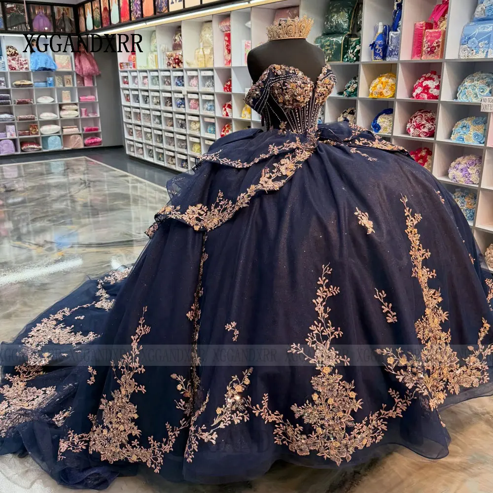 

Тёмно-синее платье для квинсеаньеры с кристаллами, пайетками, кружевными аппликациями, многослойными оборками, длинным шлейфом и большим бантом. ﻿ Индивидуальный заказ