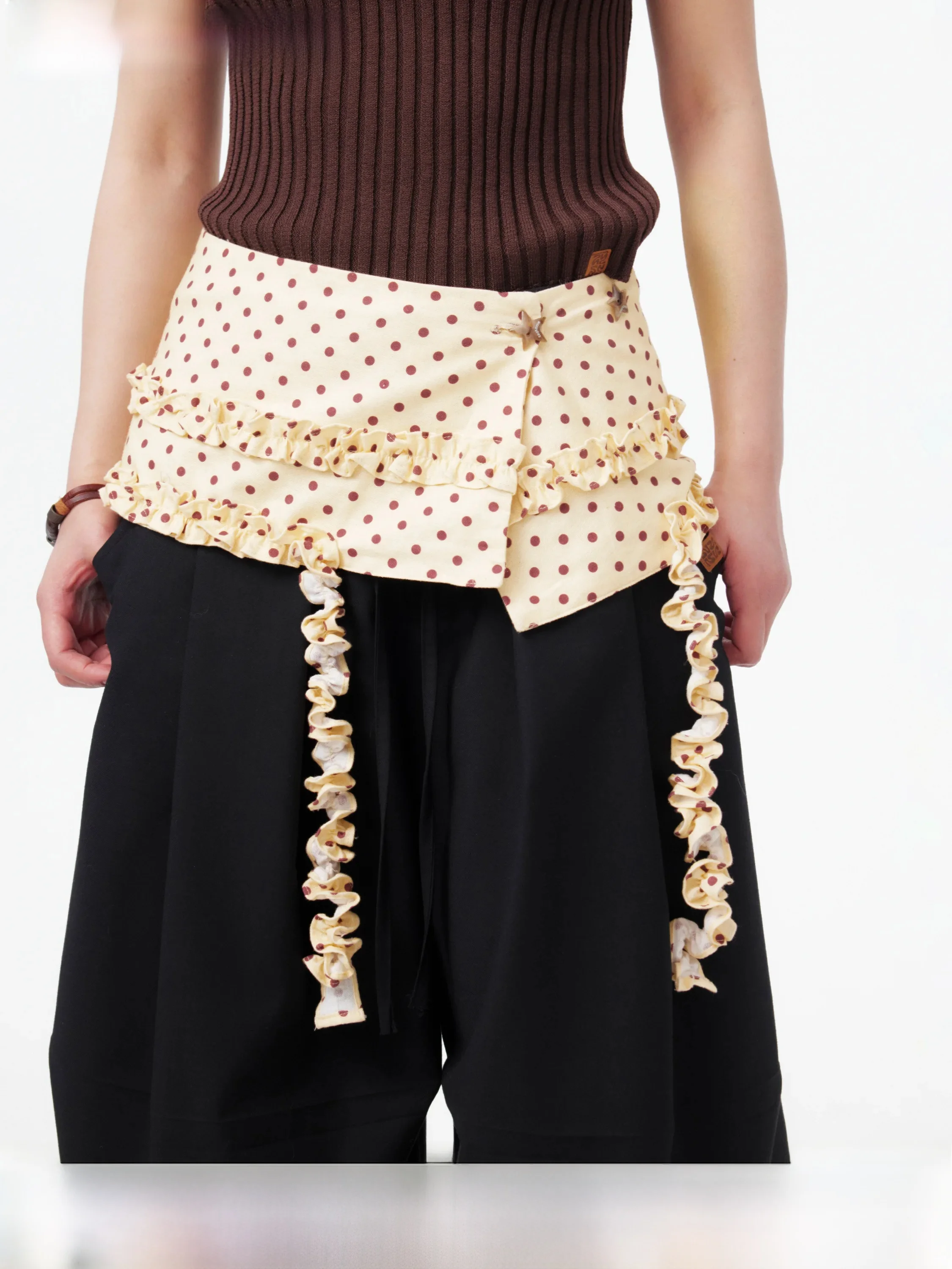 jupe-mi-longue-a-carreaux-et-pois-polyvalente-ideale-pour-superposer-collection-early-forest-saotome-ete-2026-fabriquee-en-chine-jupe-ceinturee-accessoire-de-mode