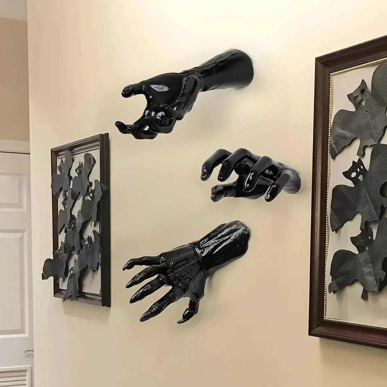 Halloween Wall Decoration Scary Witch Devil Hand Sculpture Reach Out 3D Through Wall Figure Wall Art Home Indoor Decoration