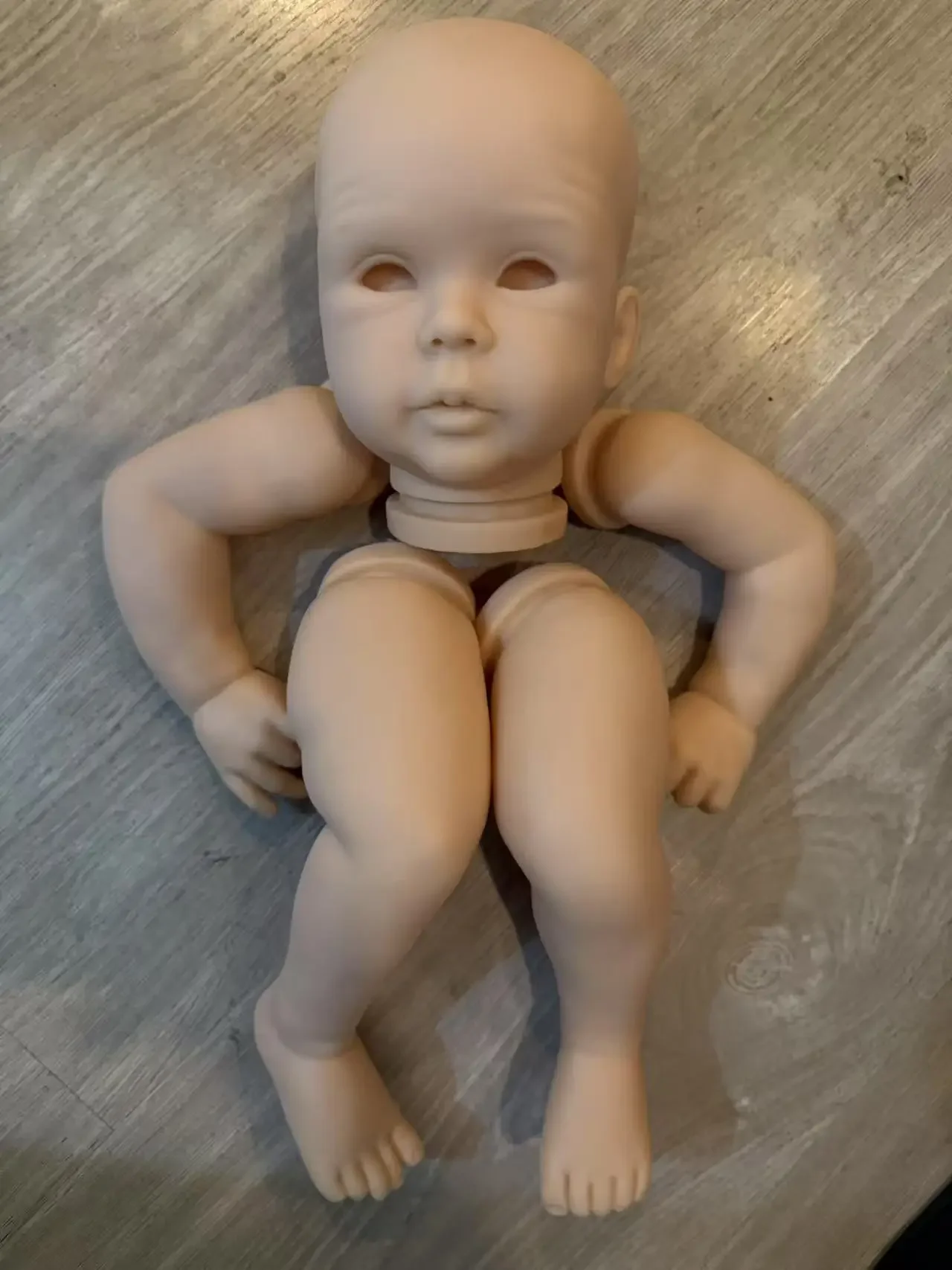 Roberto 19Inch Reborn Doll Kit Onvoltooide Ongeverfde Lege DIY Pop Onderdelen Met Doek lichaam en Willekeurige ogen Collectible Art Doll