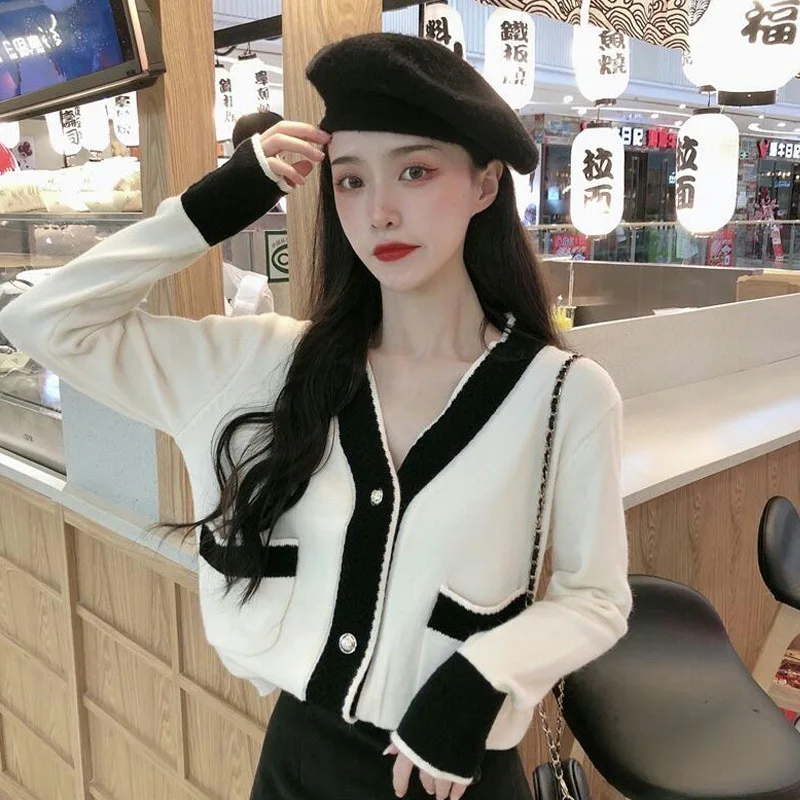 

Western Style Small Fragrance Autumn Cardigan Short Outfit Women's 2024 New White Chic Knitted Sweater