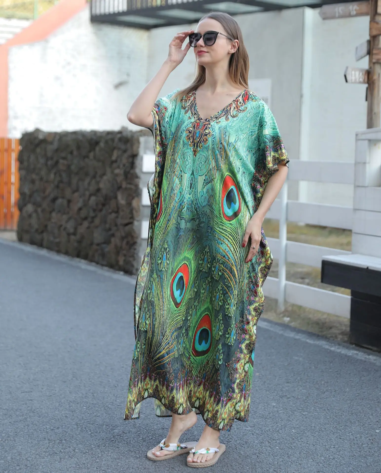 Caftán de ala de murciélago con cuello en V y estampado marroquí de talla grande para mujer, vestido de playa holgado, traje de baño para cubrir