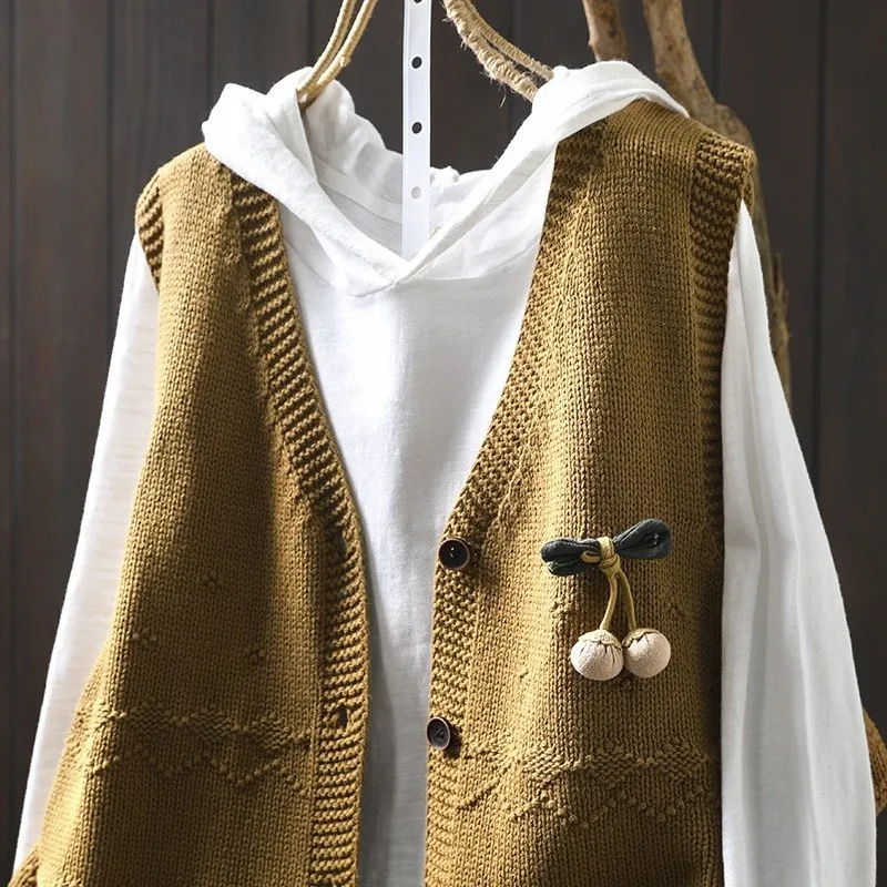 เสื้อสเวตเตอร์ถักไหมพรมคอวีลายดอกไม้ทำมือสำหรับผู้หญิง สไตล์หลวมๆ ใส่สบายๆ สำหรับฤดูใบไม้ผลิและฤดูใบไม้ร่วง สไตล์เรโทร พร้อมแผ่นรองไหล่