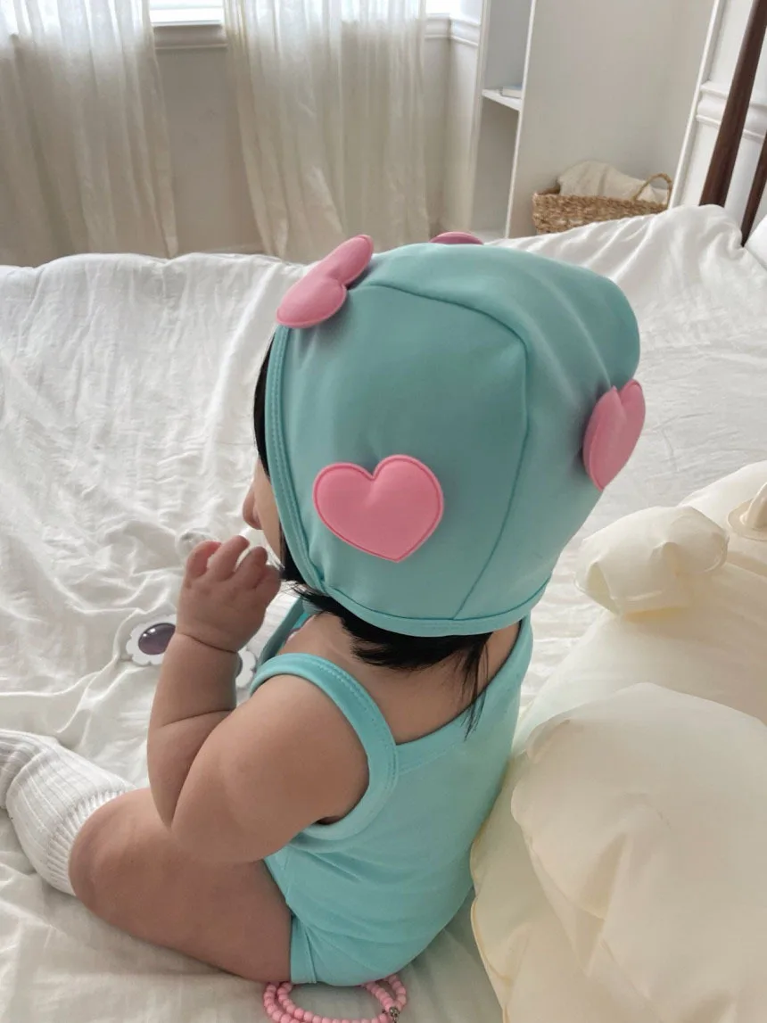 Baju Renang Bayi Perempuan Tanpa Lengan Model Sling Motif Hati Lucu + Topi, Baju Renang Satu Potong untuk Bayi dan Balita Musim Panas 2026