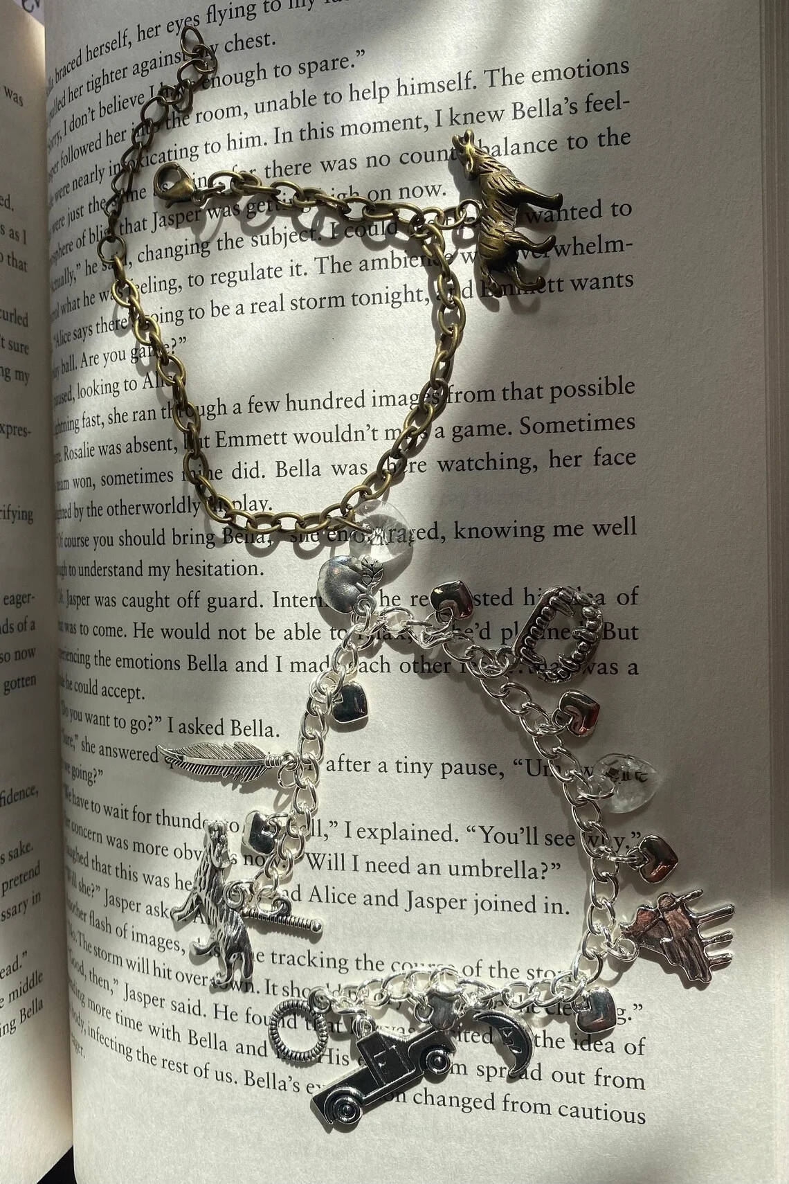 Twilight Charm Bracelet | Bella\'s wolf and crystal heart | Twilight saga fan art | Twilight inspired charm bracelets