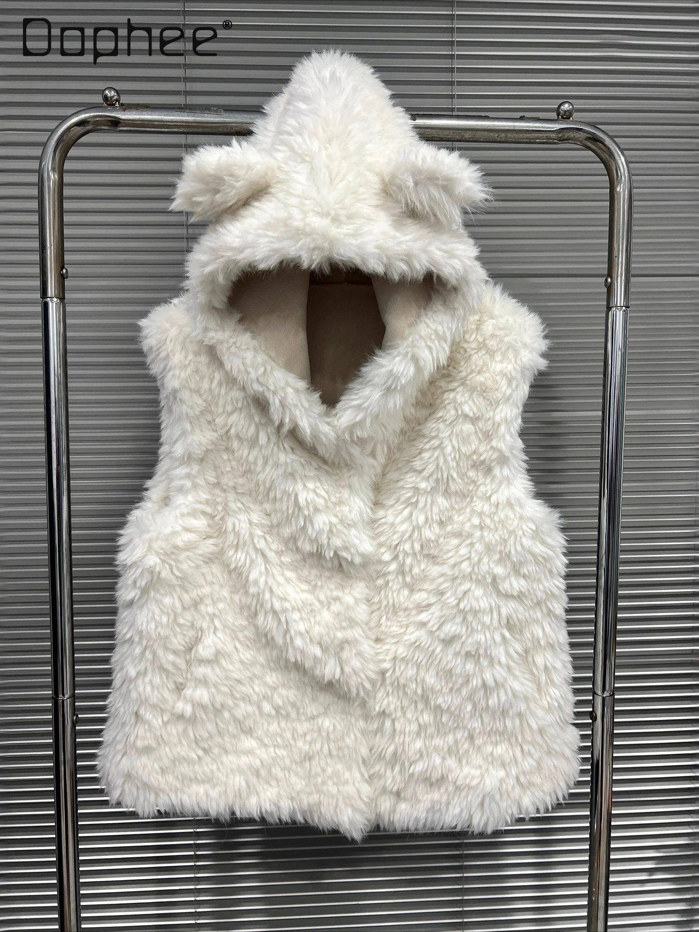 

Осень-зима 2024, новый модный корейский стиль, милый плюшевый жилет с капюшоном и заячьими ушками, модный шикарный свободный жилет из искусственного меха для женщин