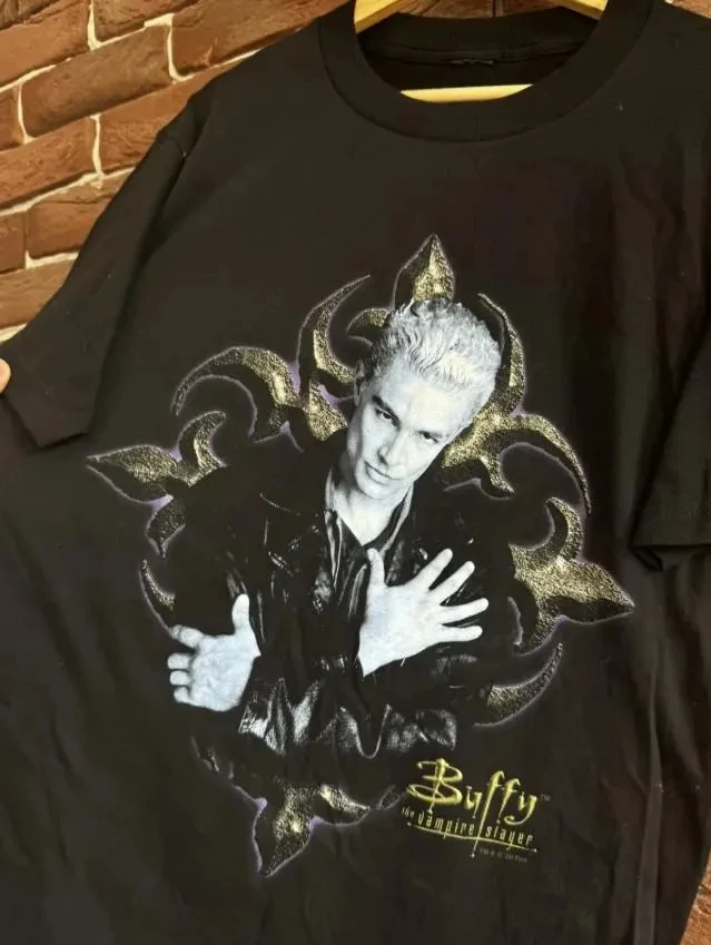 Koszulka z horroru Buffy: Postrachowiczka Wampirów z motywem Sunny Dale'a, z nadrukiem: Razorback, dzikie psy atakują moją dziecko, Buffy.