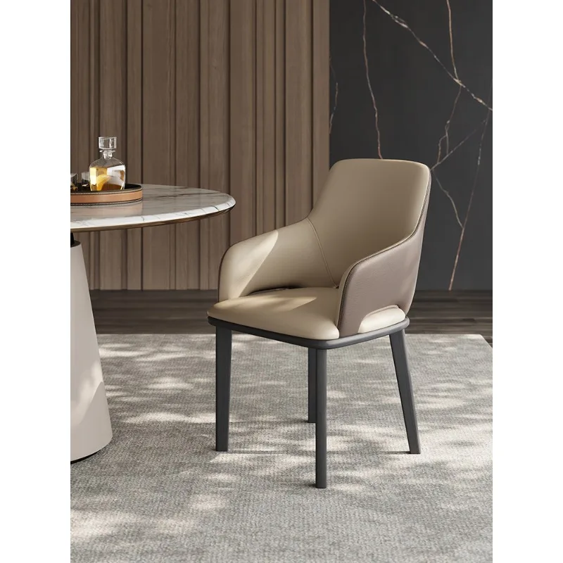 Silla de comedor de madera maciza, silla italiana de cuero ligera de lujo.