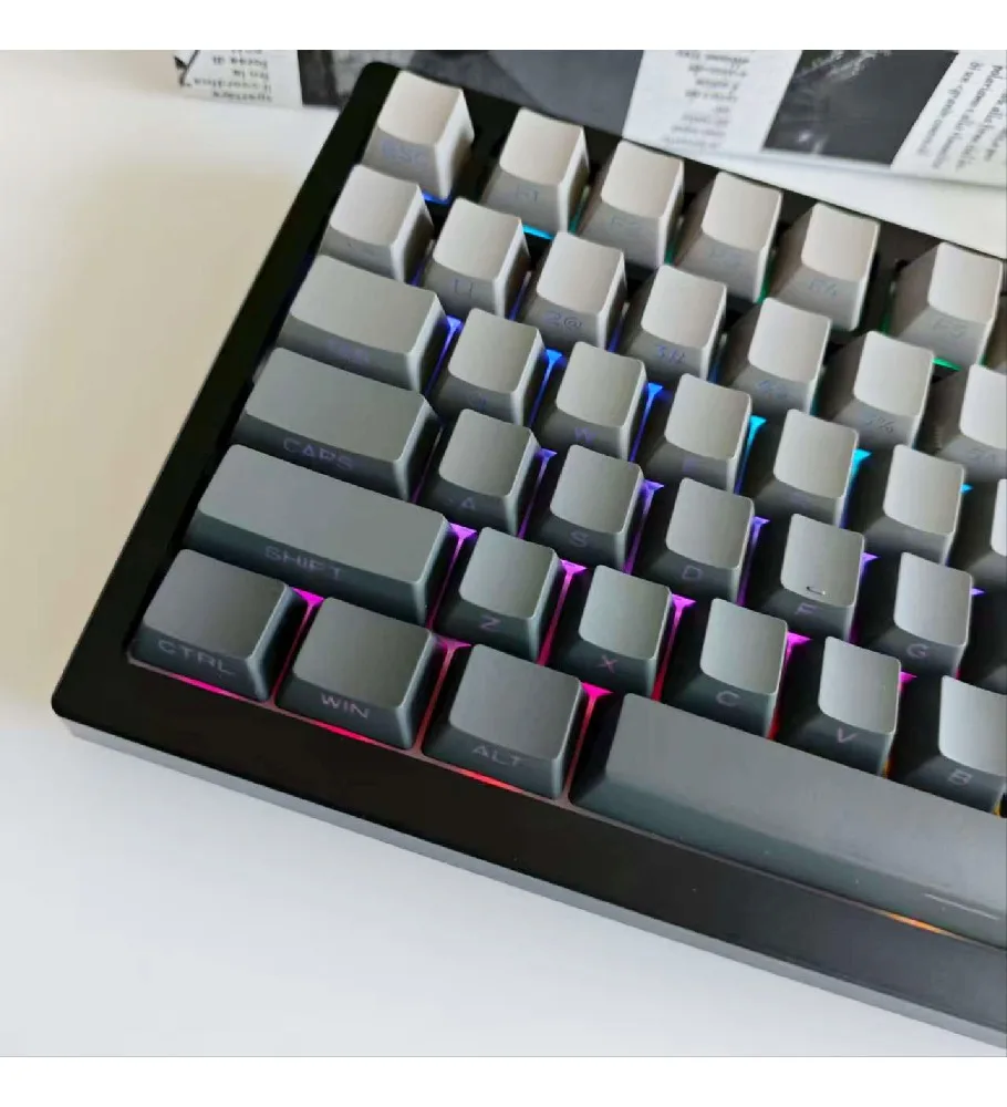 Gradual change black mechanical keyboard keycap side engraving light transmission gradual change