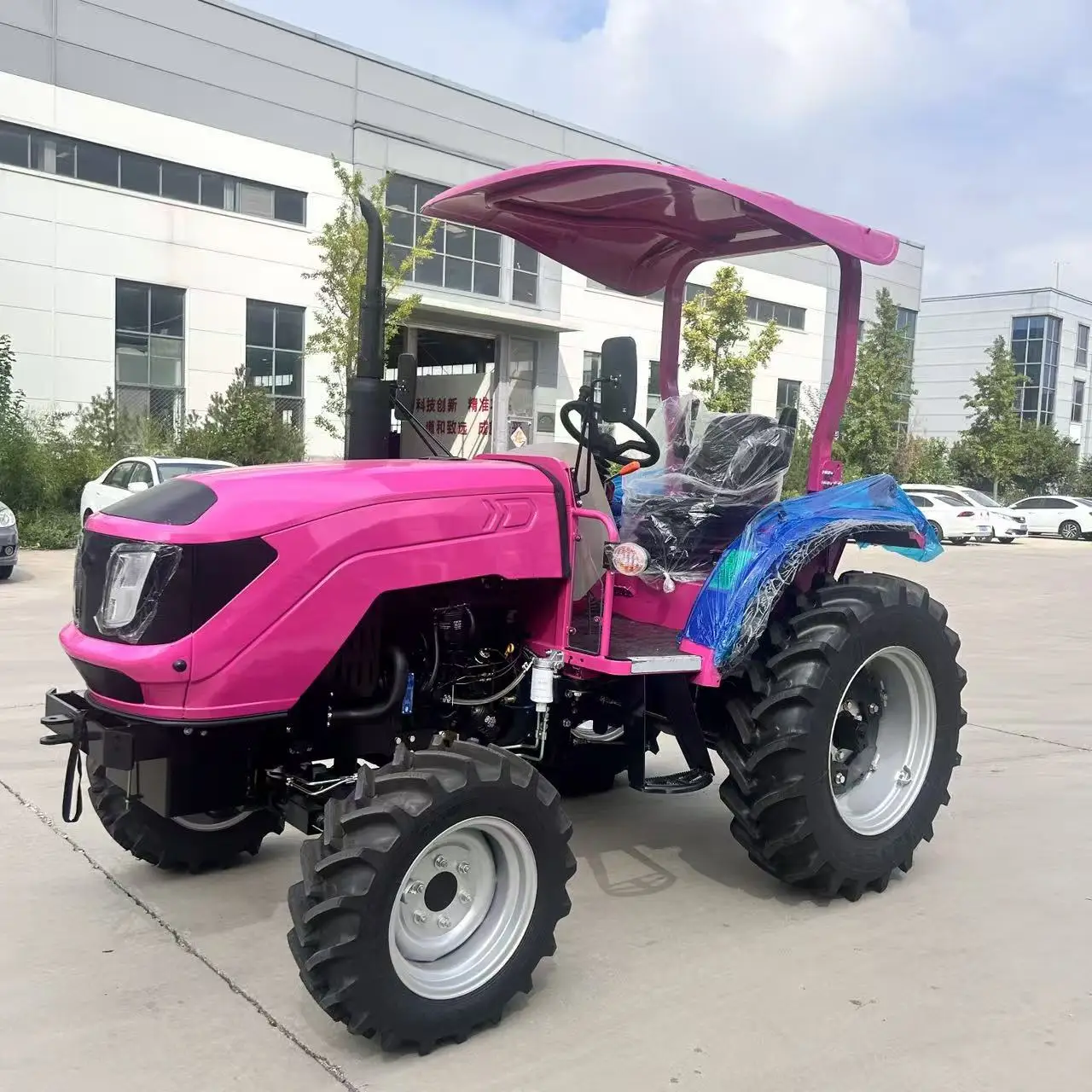 For sale: CE COC 4X4 25-150 hp mini agricultural tractor equipped with a bulldozer blade and loading blade; roadworthy.