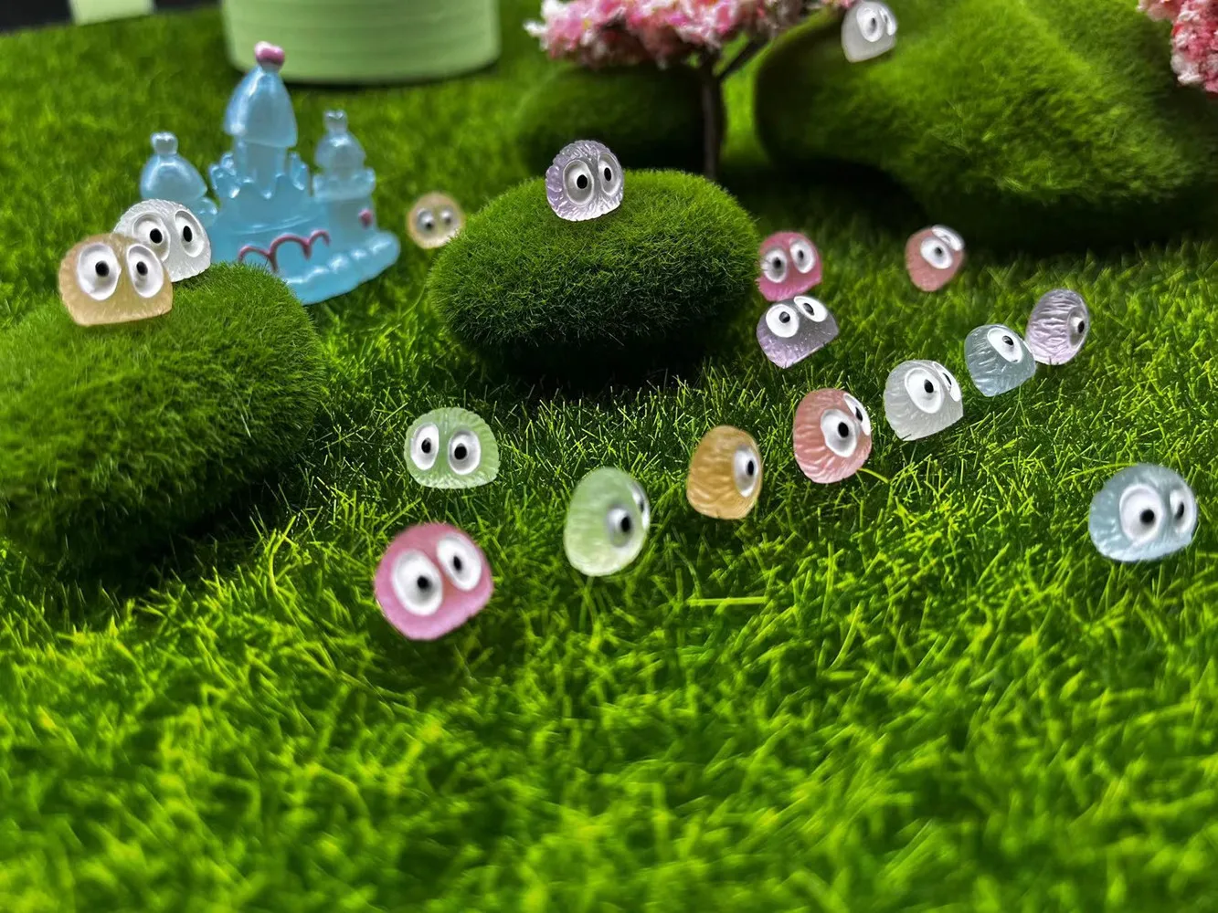 200PCS Luminous Coal Elfs Black Ball Sprite Miniature Eye Monster Fairy Garden Decoration Figurine Kawaii Home Decor Accessories