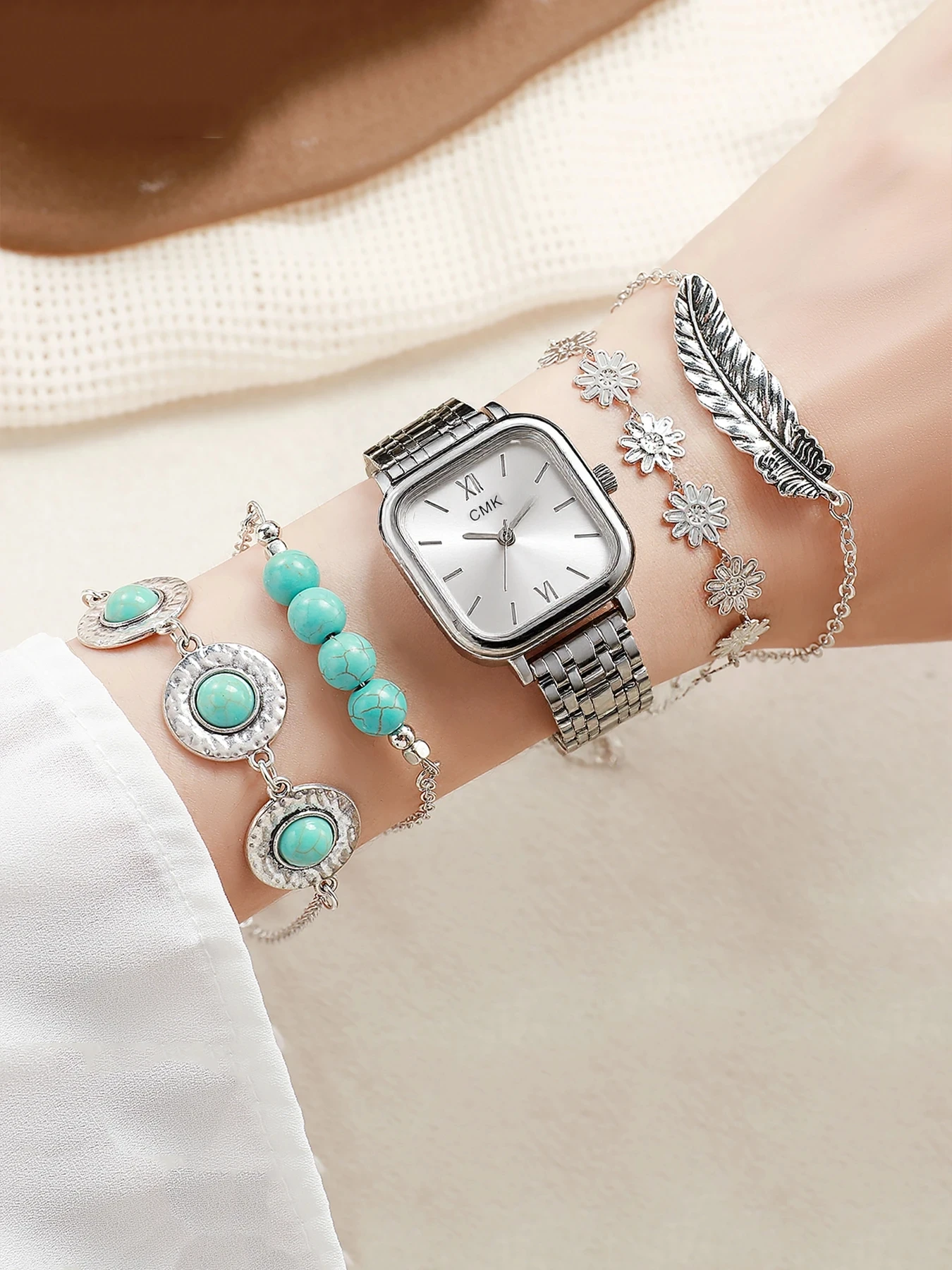 

Модные легкие роскошные женские кварцевые часы с квадратным циферблатом и ремешком из сплава, модный браслет, набор из 5 штук, подходит для Рождества, Дня Благодарения